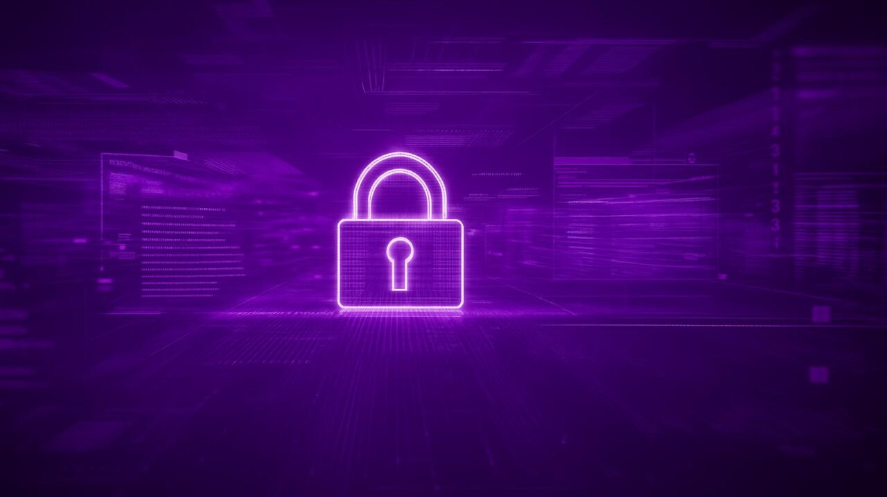 Minh họa kiến trúc máy chủ n8n và các thiết bị mạng được kết nối, nhấn mạnh tầm quan trọng của việc bảo mật dữ liệu.